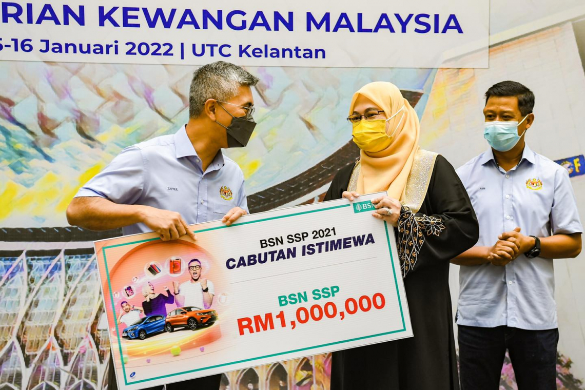 Penyampaian Hadiah Cabutan SSP BSN Di UTC Kota Bharu, Kelantan